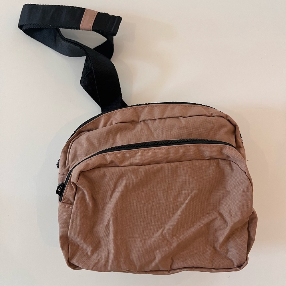 BAGGU Fanny Pack in Taupe